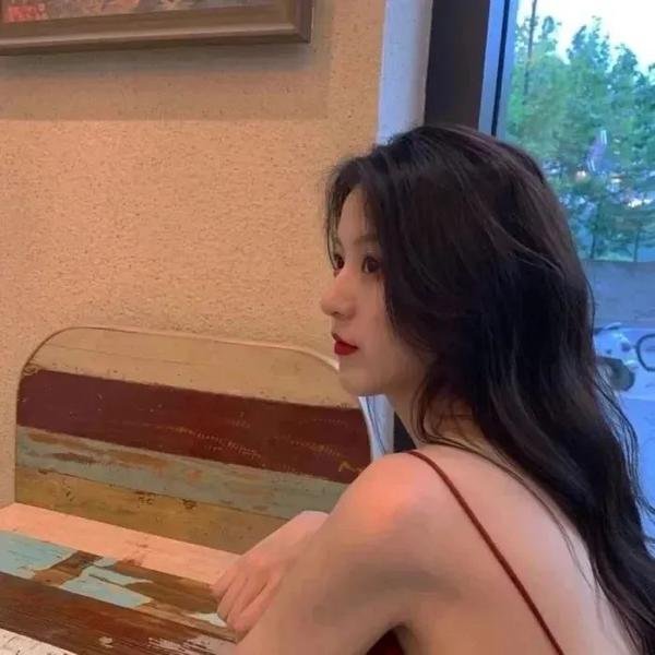 姑娘， 望着我